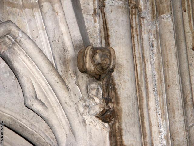 PICT5442-Chapter_House_stone_feature